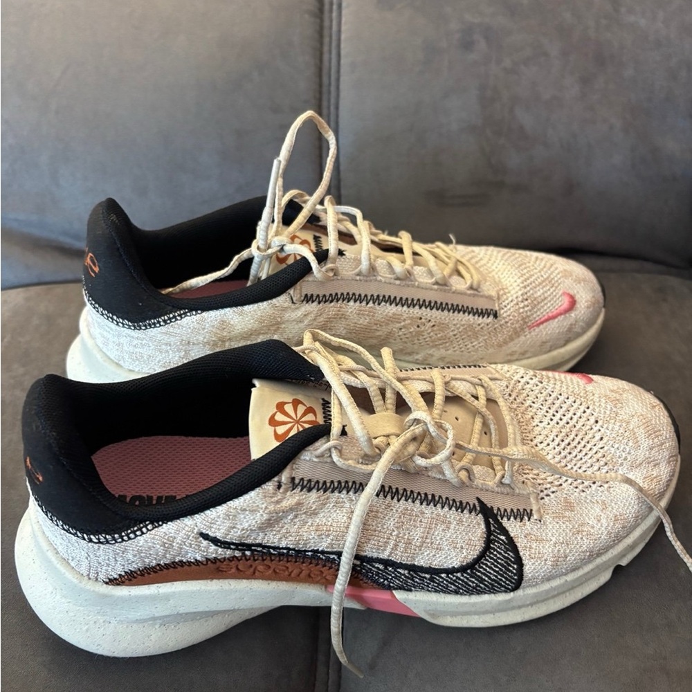 Nike Women's Beige and Black Sneakers